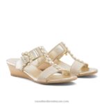 ⁦إسفين مزين باللؤلؤ المدار 8840R421 ذهب نحيف Russell And Bromley⁩ - الصورة ⁦2⁩