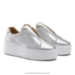 ⁦توقف عن حذاء رياضي بدون أربطة 8840R16 فضة نحيف Russell And Bromley⁩ - الصورة ⁦2⁩