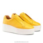 ⁦توقف عن حذاء رياضي بدون أربطة 8840R22 أصفر نحيف Russell And Bromley⁩ - الصورة ⁦2⁩