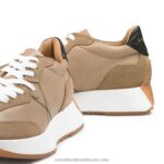 ⁦حذاء رياضي بنعل متوهج الساعة الرملية 8840R65 تان نحيف Russell And Bromley⁩ - الصورة ⁦4⁩
