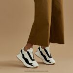⁦حذاء رياضي خالٍ من الدانتيل 8840R88 أبيض نحيف Russell And Bromley⁩ - الصورة ⁦4⁩