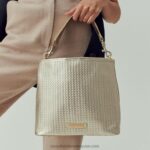 ⁦حقيبة إمساك ناعمة 8840R689 ذهبRussell And Bromley⁩ - الصورة ⁦4⁩