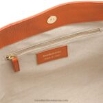 ⁦رمز سلسلة شرق / غرب انتزاع حقيبة 8840R685 البرتقاليRussell And Bromley⁩ - الصورة ⁦3⁩