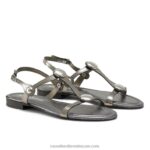 ⁦صندل لورين مزين بقرص 8840R395 بيوتر نحيف Russell And Bromley⁩ - الصورة ⁦2⁩