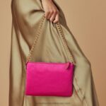 ⁦على الحقيبة الرمز البريدي سلسلة نقطة الكتف 8840R763 لون القرنفلRussell And Bromley⁩ - الصورة ⁦4⁩