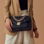 ⁦كروس مبطن ناعم quiltpuff 8840R714 أسودRussell And Bromley⁩ - الصورة ⁦4⁩
