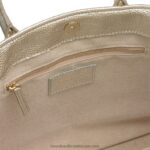 ⁦لحاف مرصع بالنجوم وحقيبة مسكة 8840R705 معدنيRussell And Bromley⁩ - الصورة ⁦3⁩