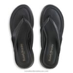⁦hoxton اصبع القدم صندل flatform 8840R413 أسود نحيف Russell And Bromley⁩ - الصورة ⁦3⁩